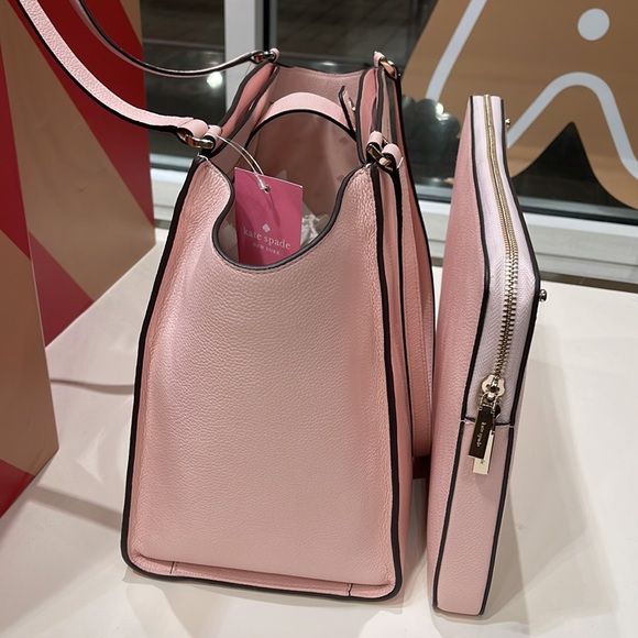 Kate Spade Brim Laptop Tote 

COLOR:
Chalk Pink - Picture 12 of 16